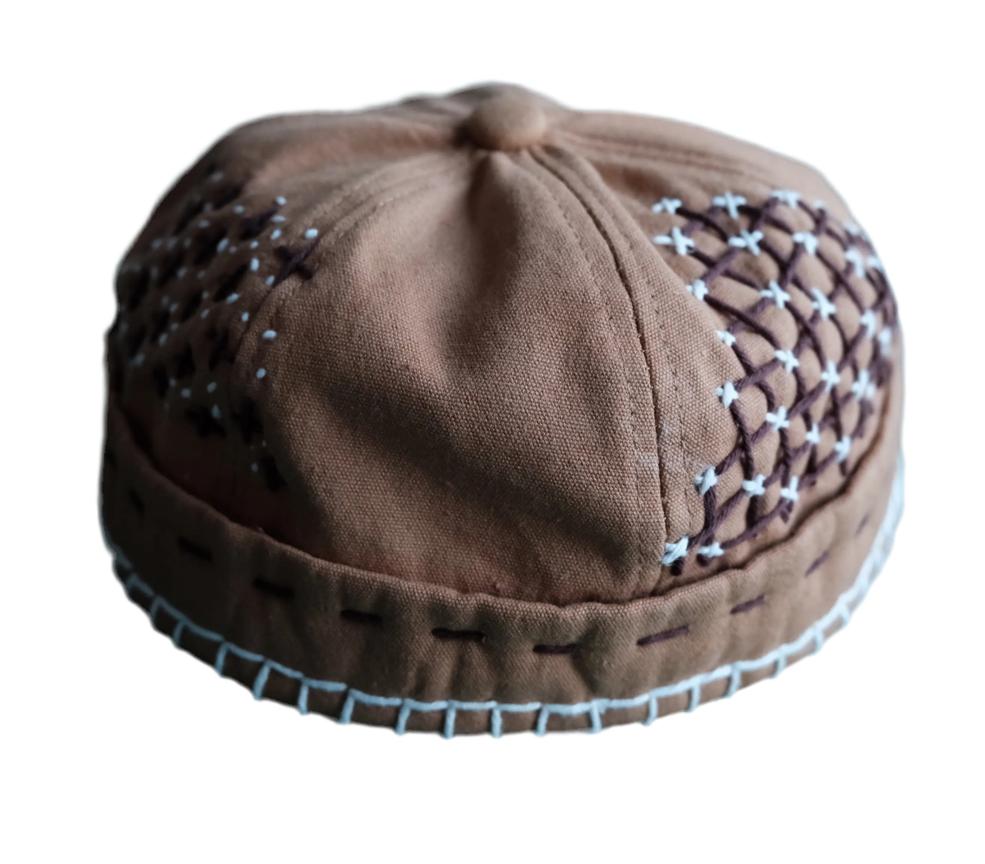 Recycled/upcycled cap with embroidery in a kaki colour
