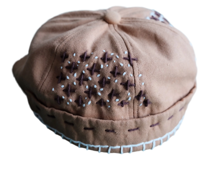 Recycled/upcycled cap with embroidery in a kaki colour